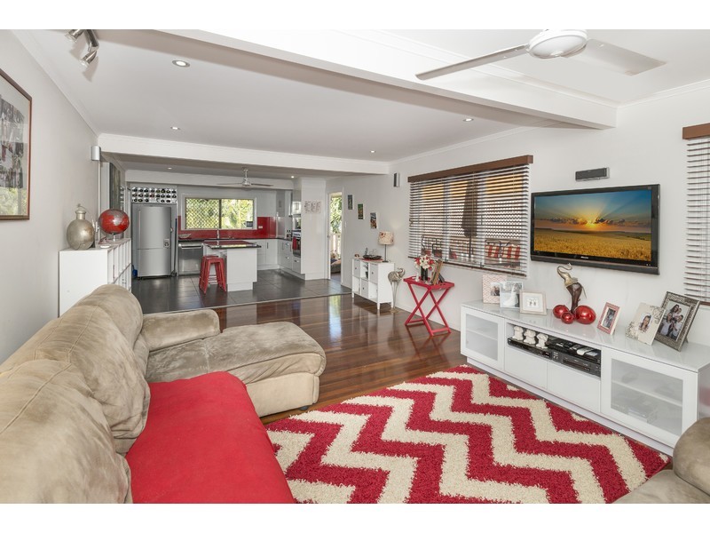 32 Lowth Street, Rosslea QLD 4812