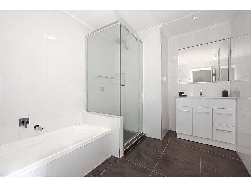 32 Lowth Street, Rosslea QLD 4812