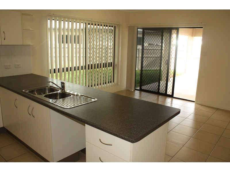 27 Stephanie Street, Rasmussen QLD 4815