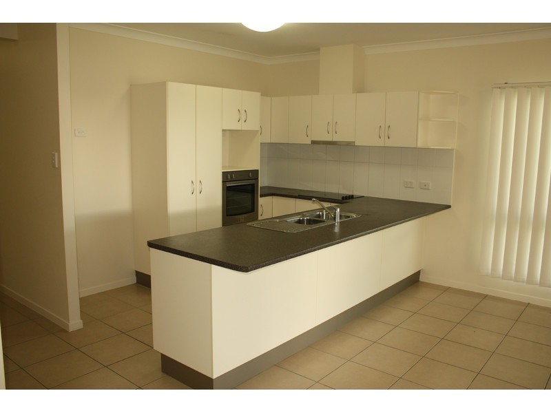27 Stephanie Street, Rasmussen QLD 4815