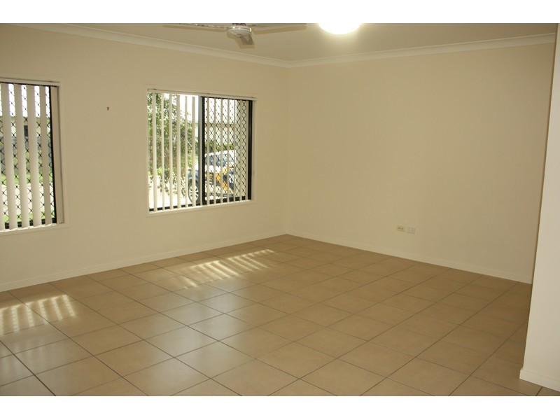27 Stephanie Street, Rasmussen QLD 4815