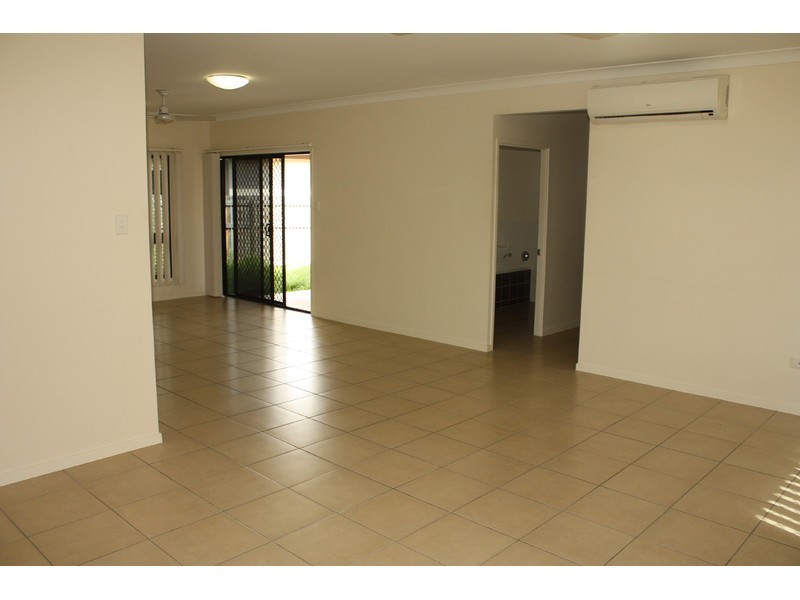 27 Stephanie Street, Rasmussen QLD 4815