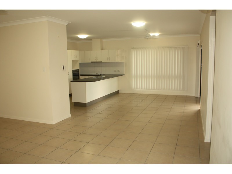 27 Stephanie Street, Rasmussen QLD 4815