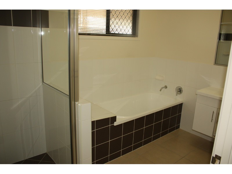 27 Stephanie Street, Rasmussen QLD 4815
