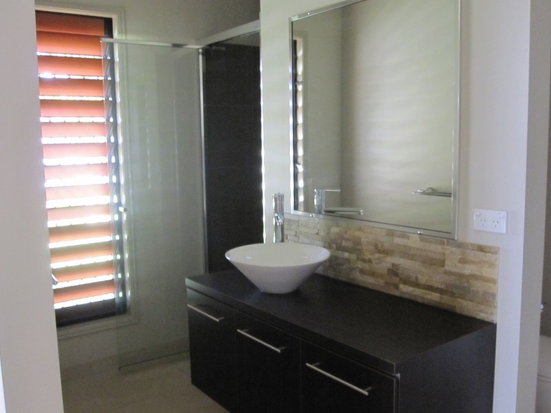 8 Puffer Court, Mount Louisa QLD 4814