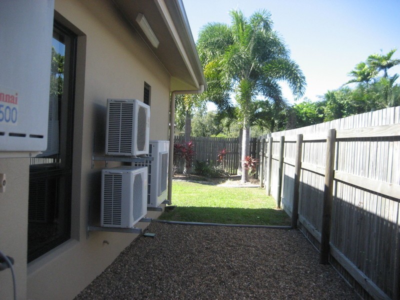 8 Puffer Court, Mount Louisa QLD 4814