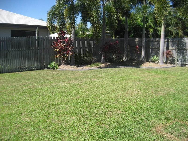 8 Puffer Court, Mount Louisa QLD 4814