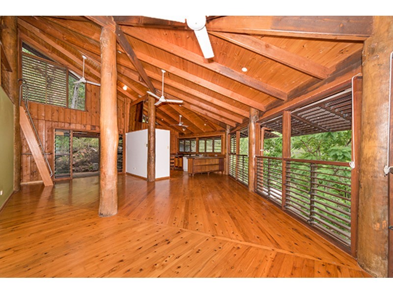 8 Woodlands Court, Castle Hill QLD 4810