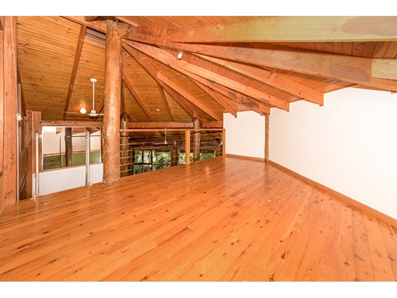 8 Woodlands Court, Castle Hill QLD 4810