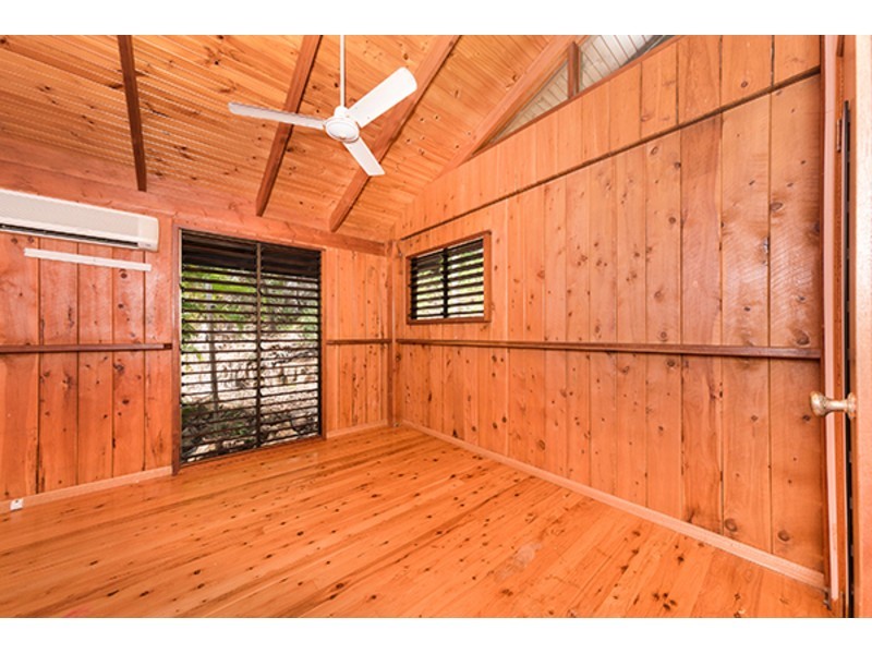 8 Woodlands Court, Castle Hill QLD 4810