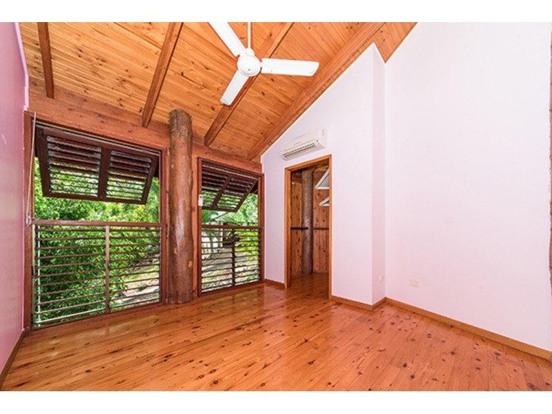 8 Woodlands Court, Castle Hill QLD 4810