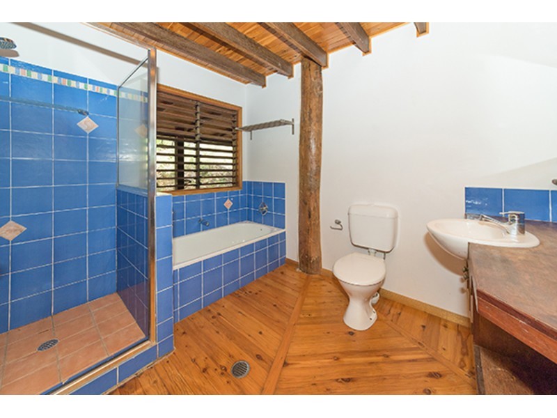 8 Woodlands Court, Castle Hill QLD 4810