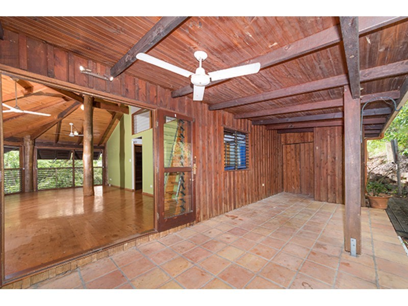 8 Woodlands Court, Castle Hill QLD 4810