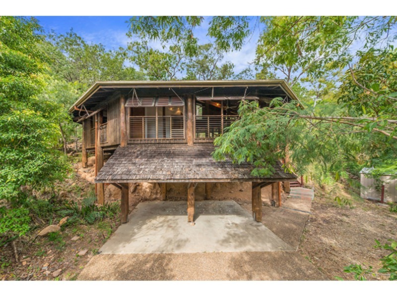 8 Woodlands Court, Castle Hill QLD 4810