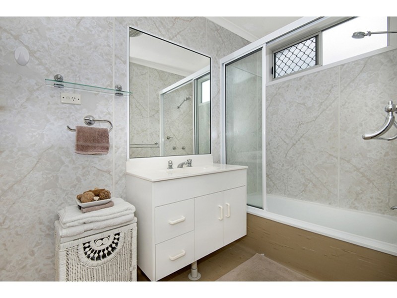 15 Lambert Street, Kirwan QLD 4817