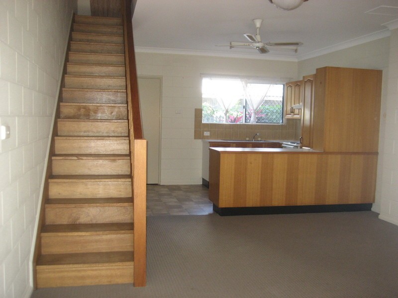 2/34 Park Lane, Hyde Park QLD 4812