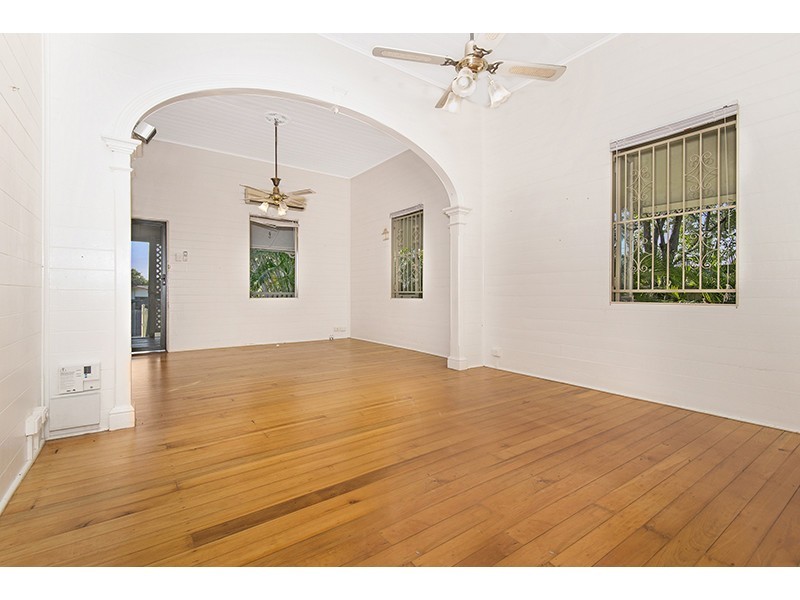 15 Harold Street, West End QLD 4810