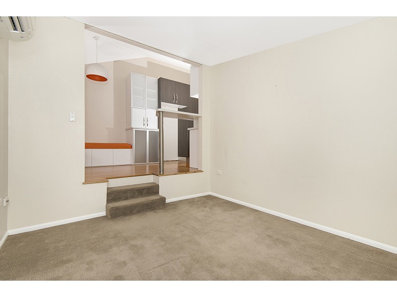 15 Harold Street, West End QLD 4810