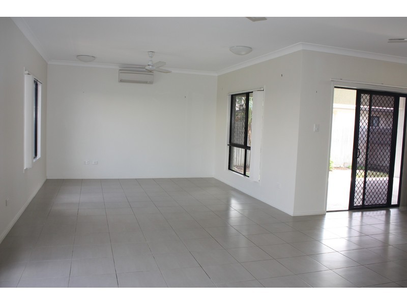 10 Hollanders Crescent, Kelso QLD 4815