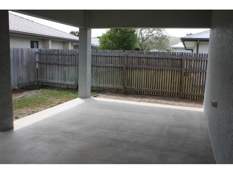 10 Hollanders Crescent, Kelso QLD 4815