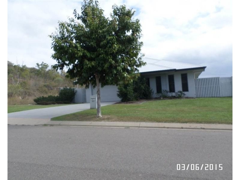 Bushland Beach QLD 4818