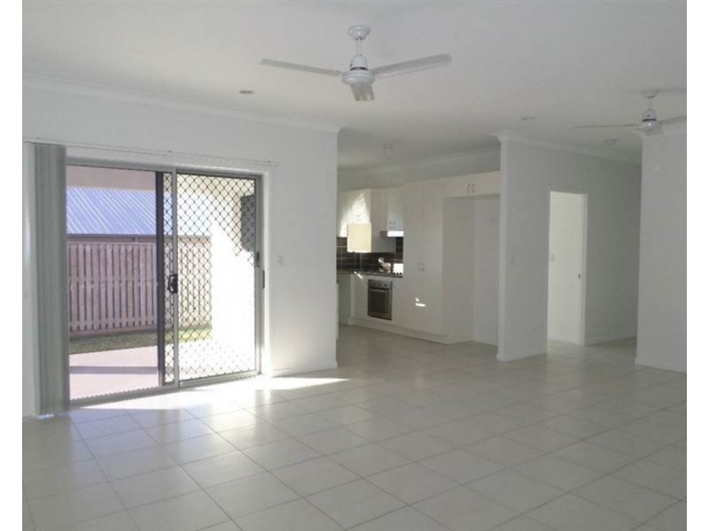 Bushland Beach QLD 4818