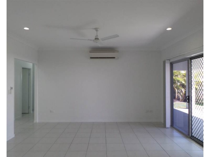 Bushland Beach QLD 4818