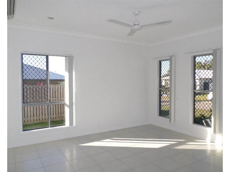 Bushland Beach QLD 4818