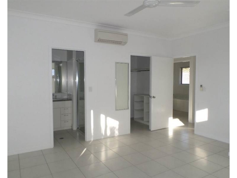 Bushland Beach QLD 4818