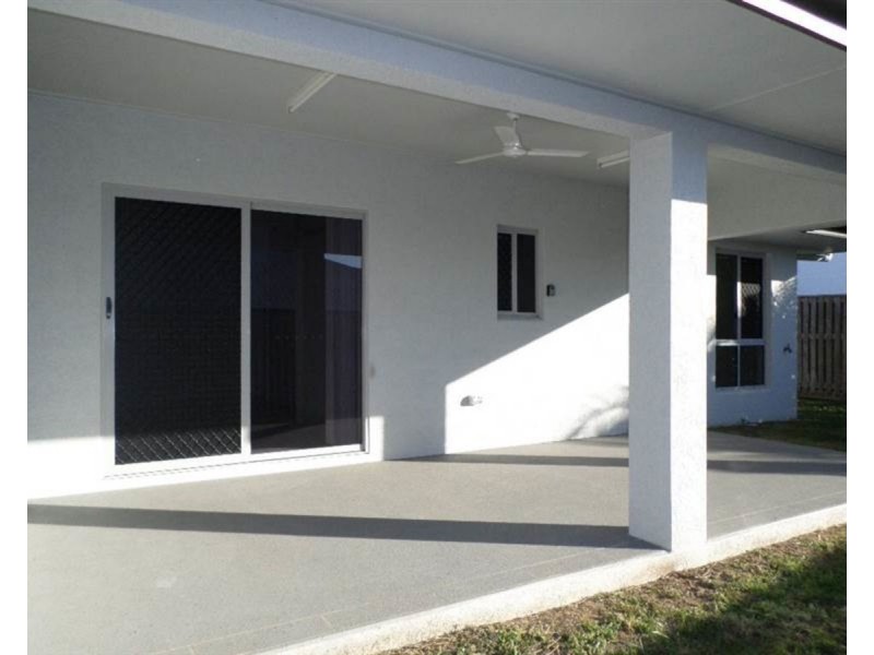 Bushland Beach QLD 4818