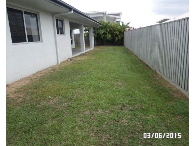 Bushland Beach QLD 4818