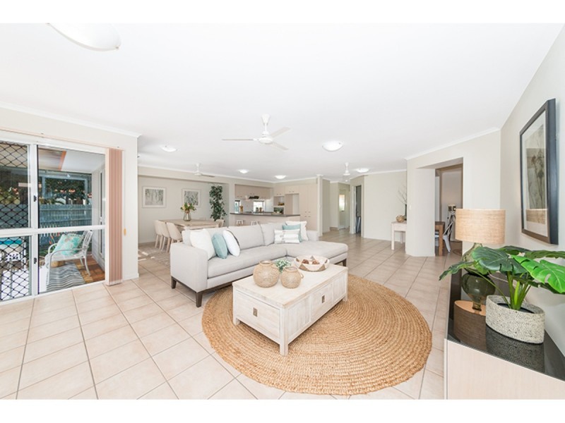 2 Blue Lake Court, Kirwan QLD 4817