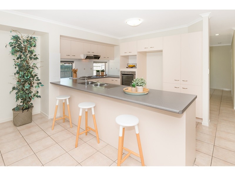 2 Blue Lake Court, Kirwan QLD 4817