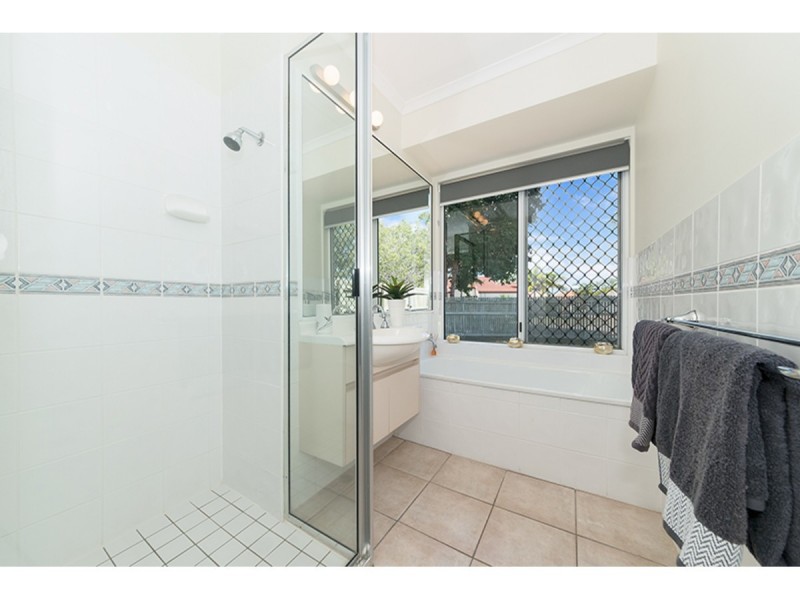 2 Blue Lake Court, Kirwan QLD 4817