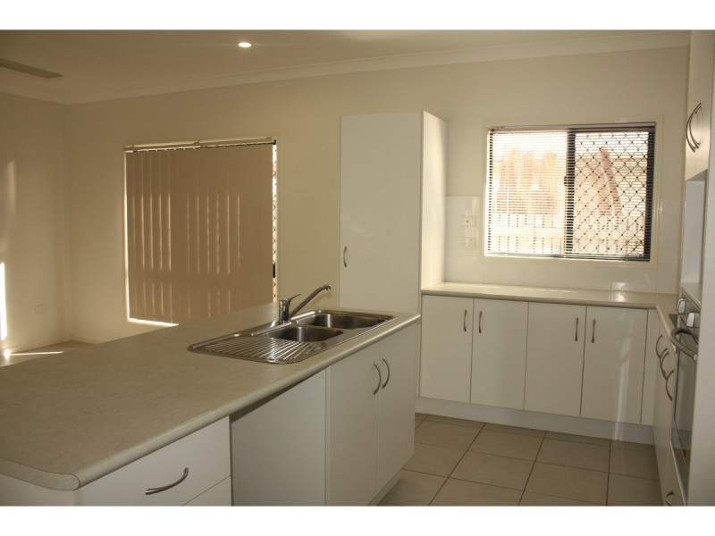 21 Skardon Place, Kelso QLD 4815