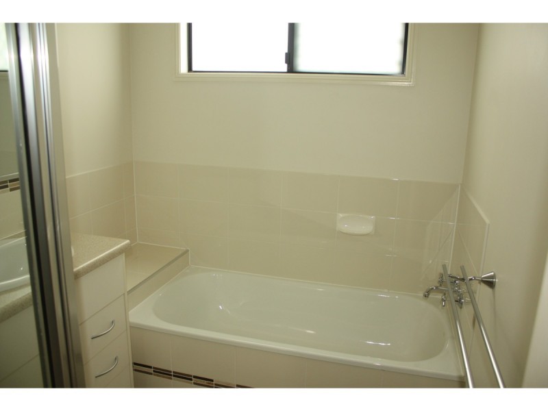 39 Raynesford Drive, Mount Louisa QLD 4814