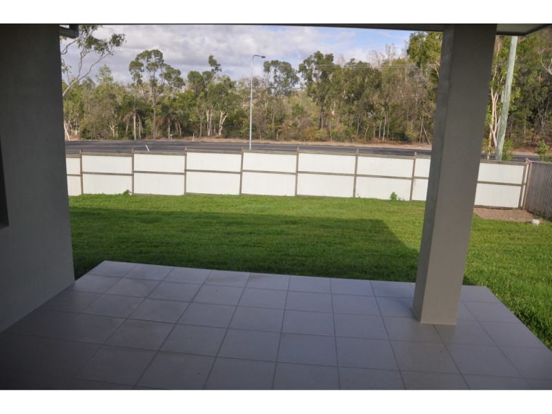 25 Deedes Crescent, Bushland Beach QLD 4818