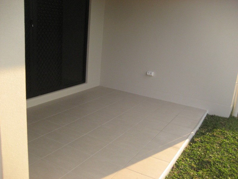 2/1 Satriani Crescent, Condon QLD 4815