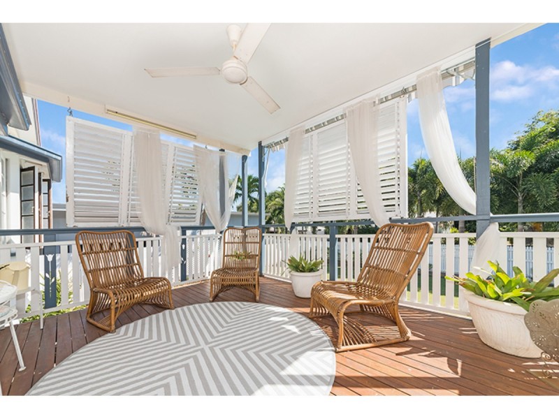 6 Purves Street, Hyde Park QLD 4812