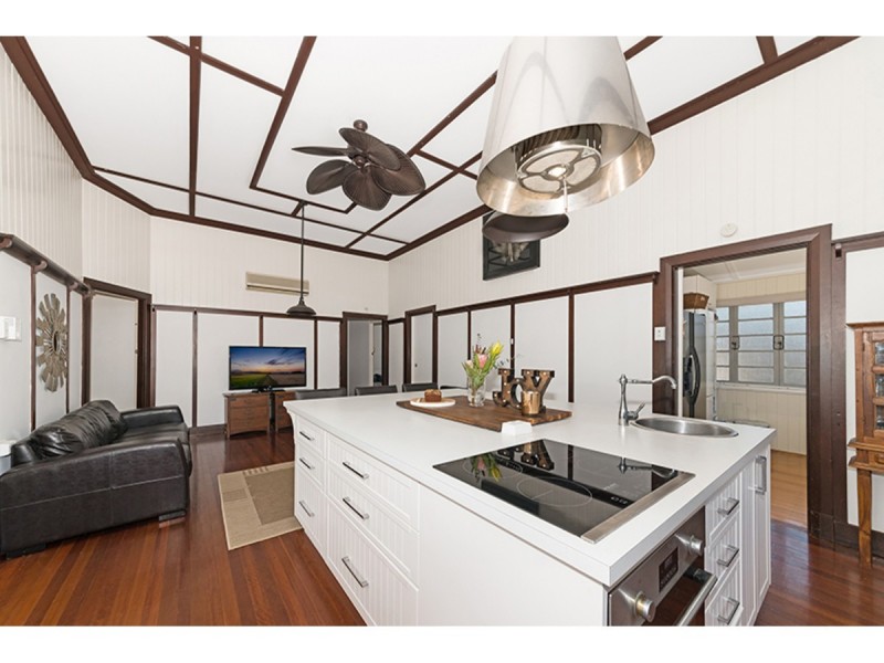 6 Purves Street, Hyde Park QLD 4812