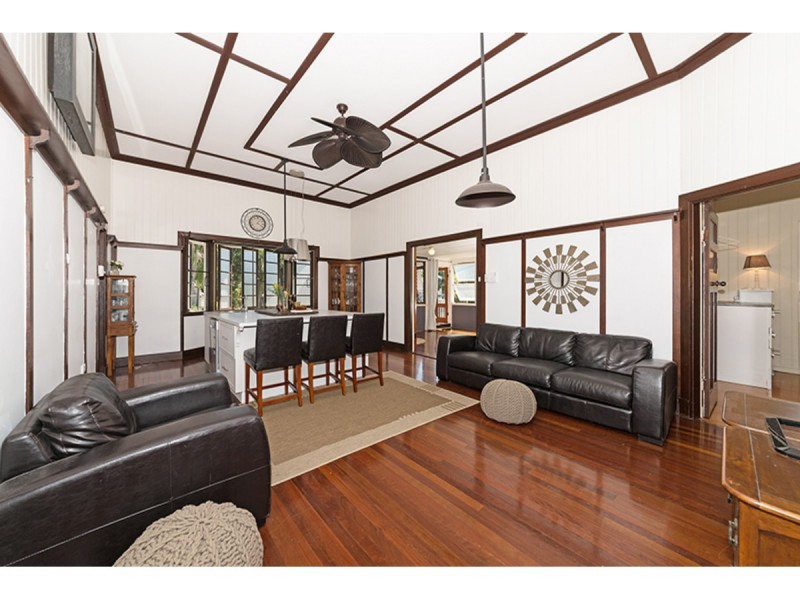 6 Purves Street, Hyde Park QLD 4812