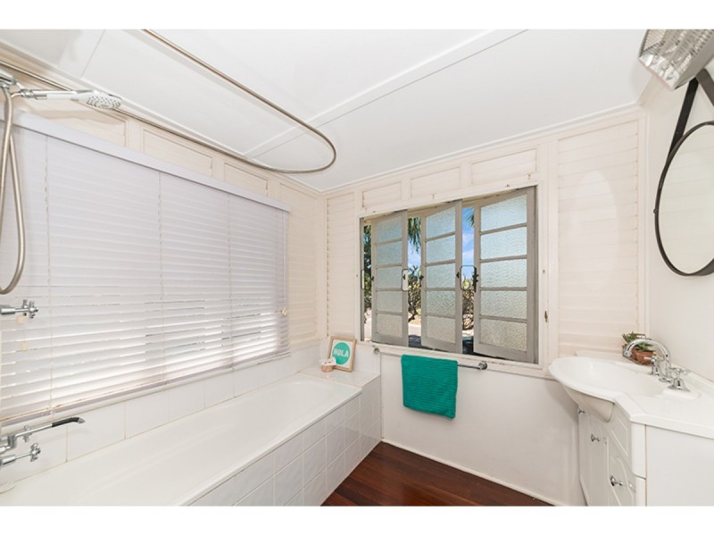 6 Purves Street, Hyde Park QLD 4812