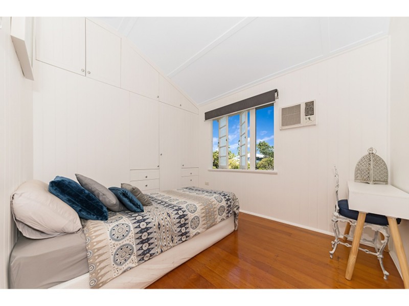 6 Purves Street, Hyde Park QLD 4812