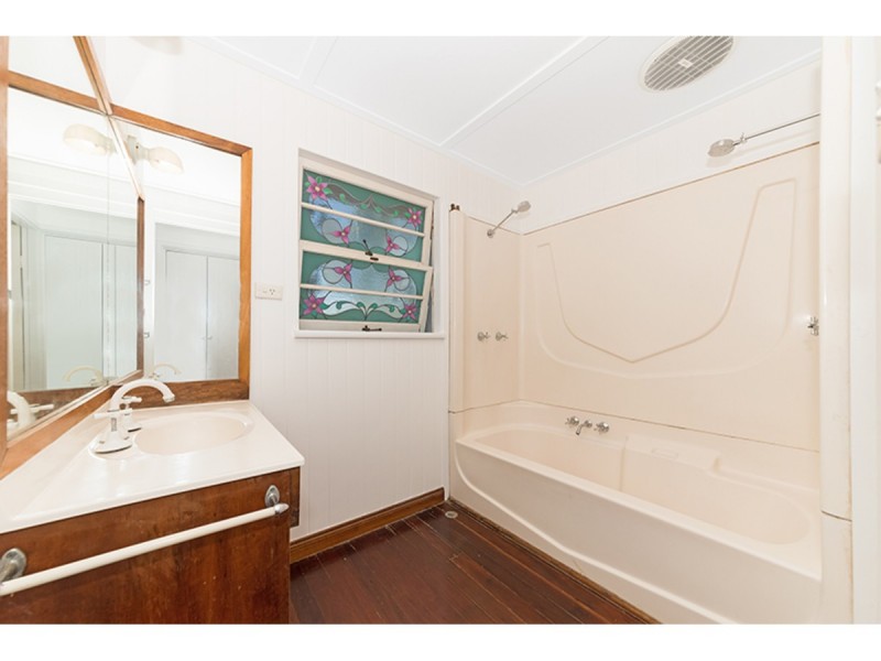 6 Purves Street, Hyde Park QLD 4812