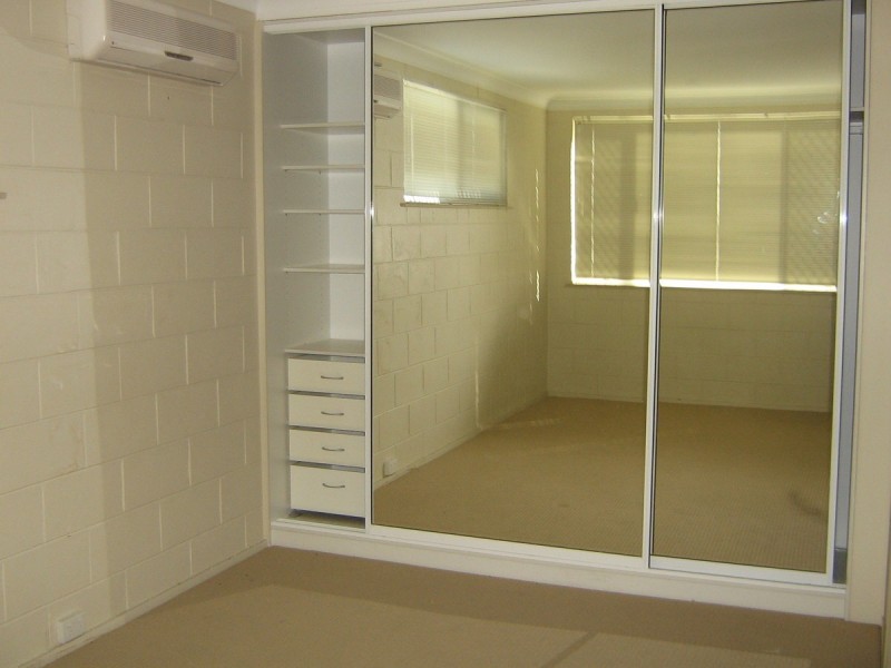 1/2 Howitt Street, North Ward QLD 4810