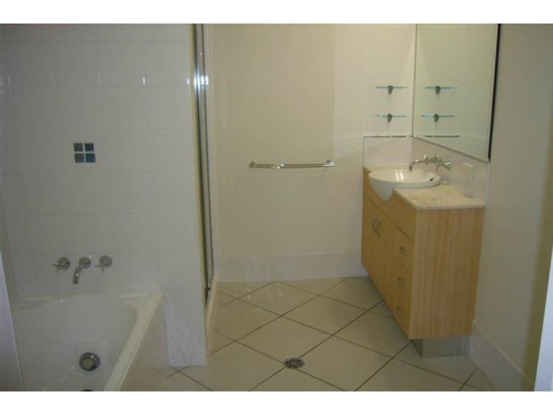 21/18 sir leslie thiess Drive, Townsville City QLD 4810