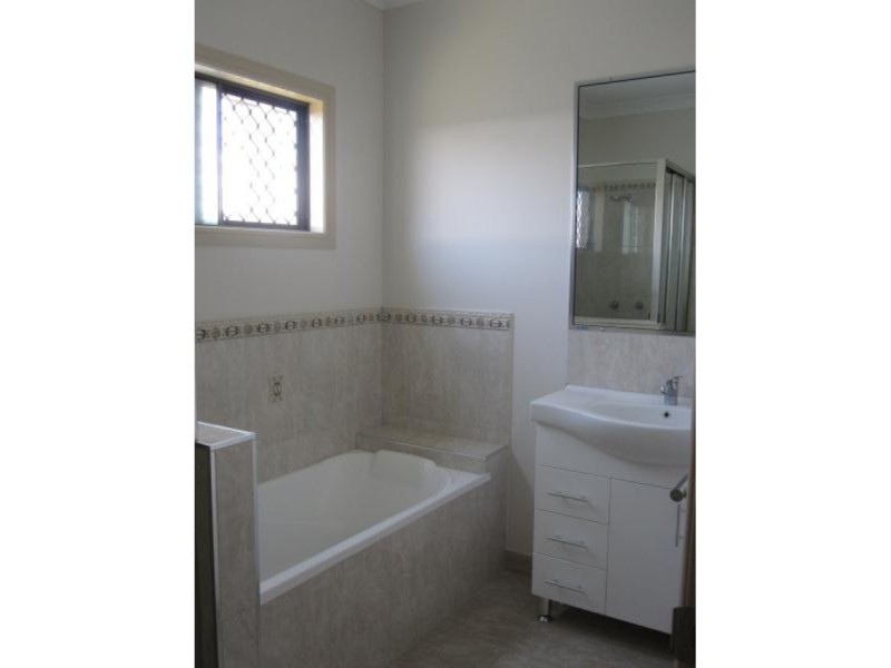 2/2 Vai Avenue, Condon QLD 4815