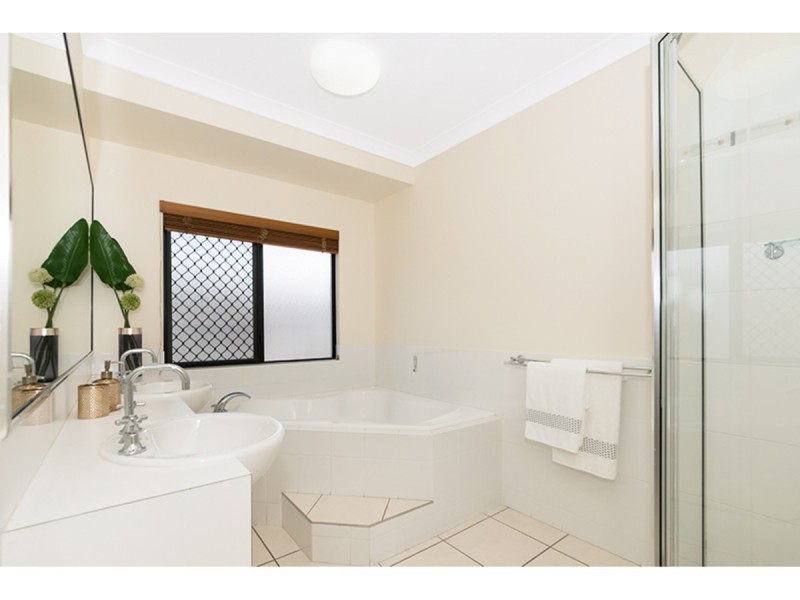 7 Teatree Court, Mount Louisa QLD 4814