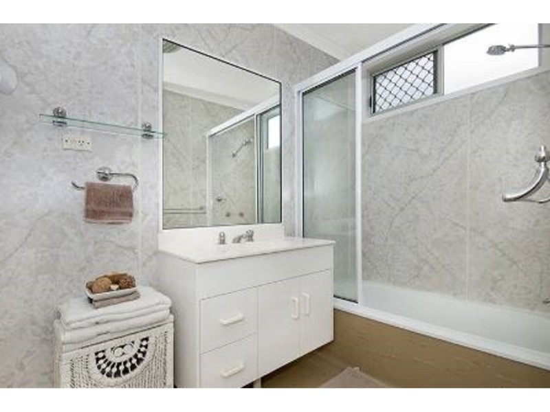 15 Lambert Street, Kirwan QLD 4817