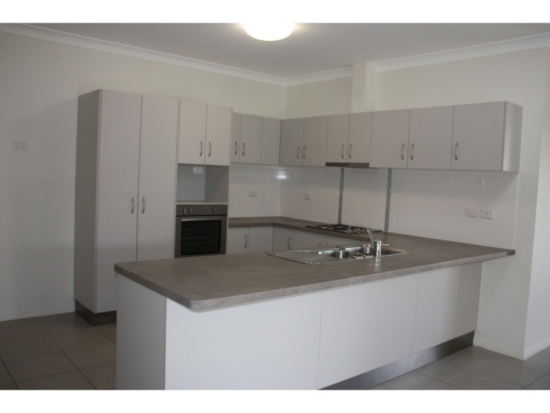 10 Hollanders Crescent, Kelso QLD 4815